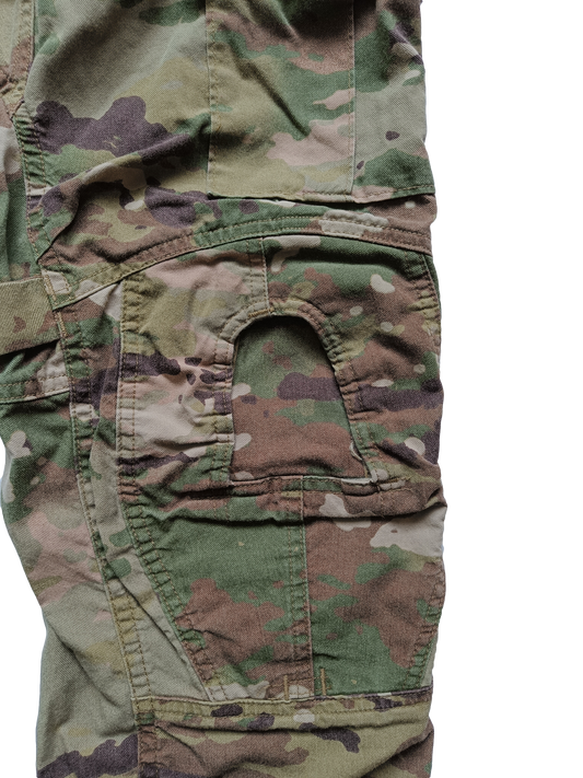 místo pro vložení kolennních chráničů