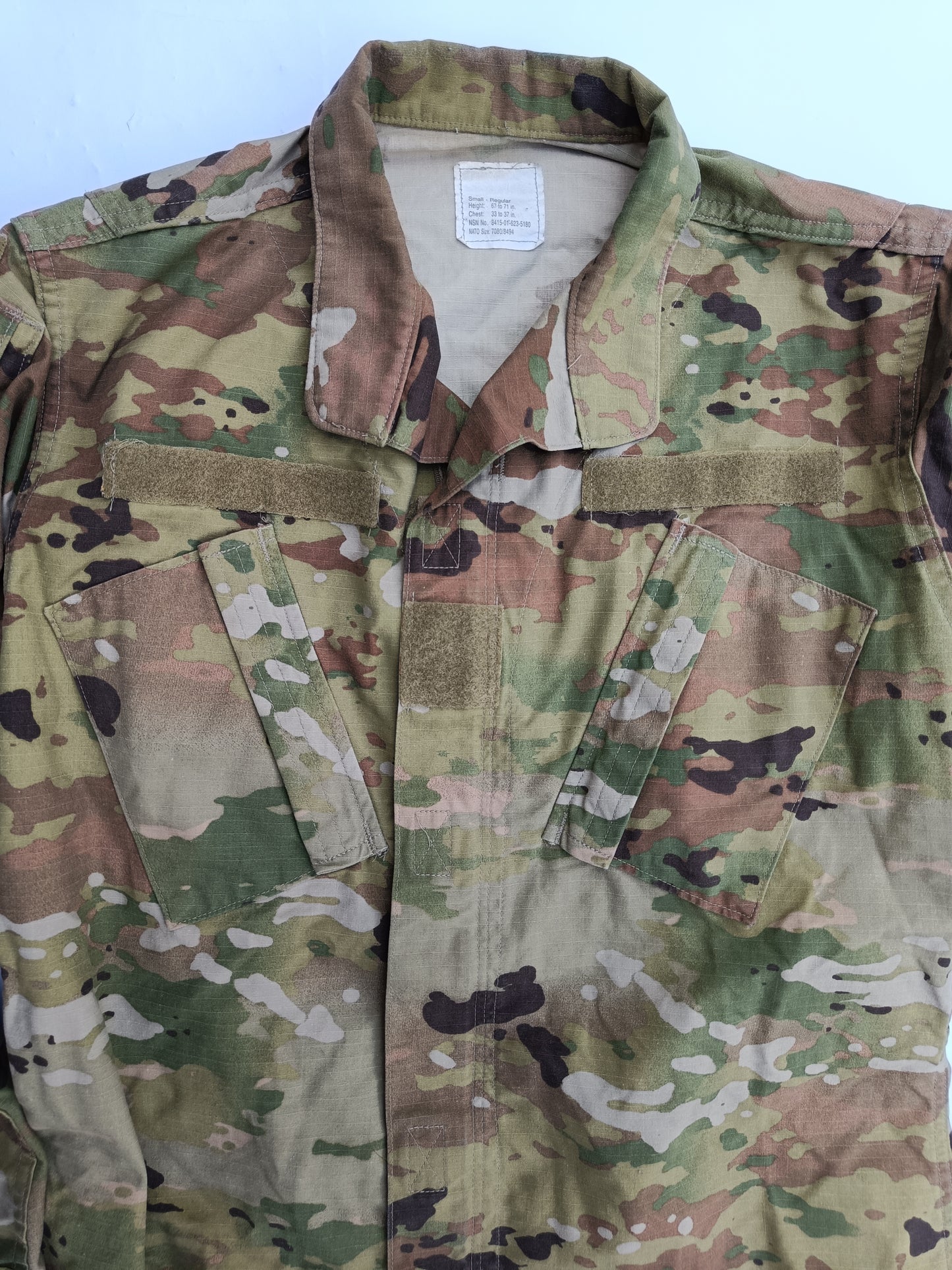 Blůza US ARMY SCORPION multicam ripstop /jako nová/ - pohled na velcro panely pro jmenovku, armádu a hodnost