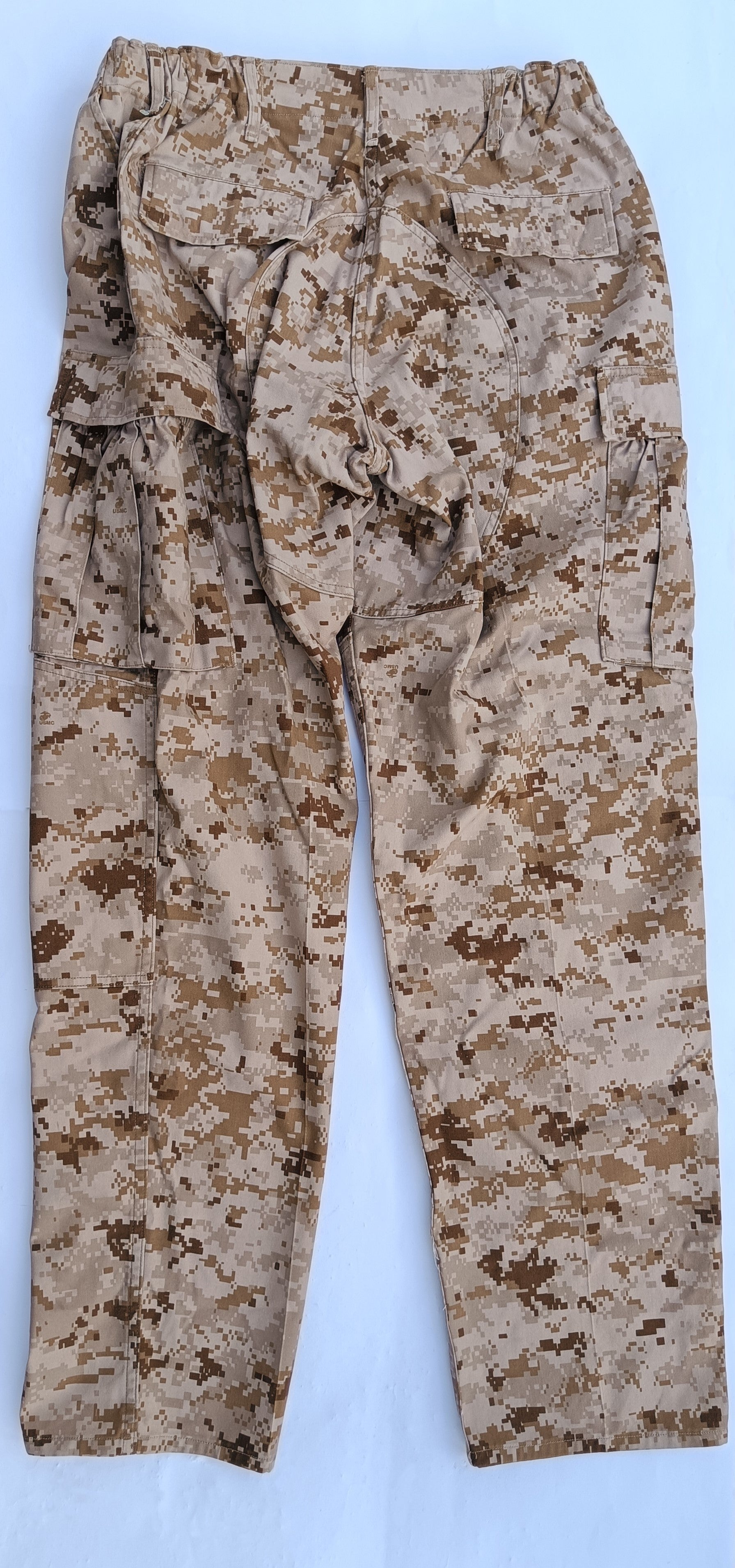 Originální kalhoty USMC (příslušníků námořní pěchoty Spojených států Amerických) v maskování marpat desert MCCUU - zadní strana kalhot