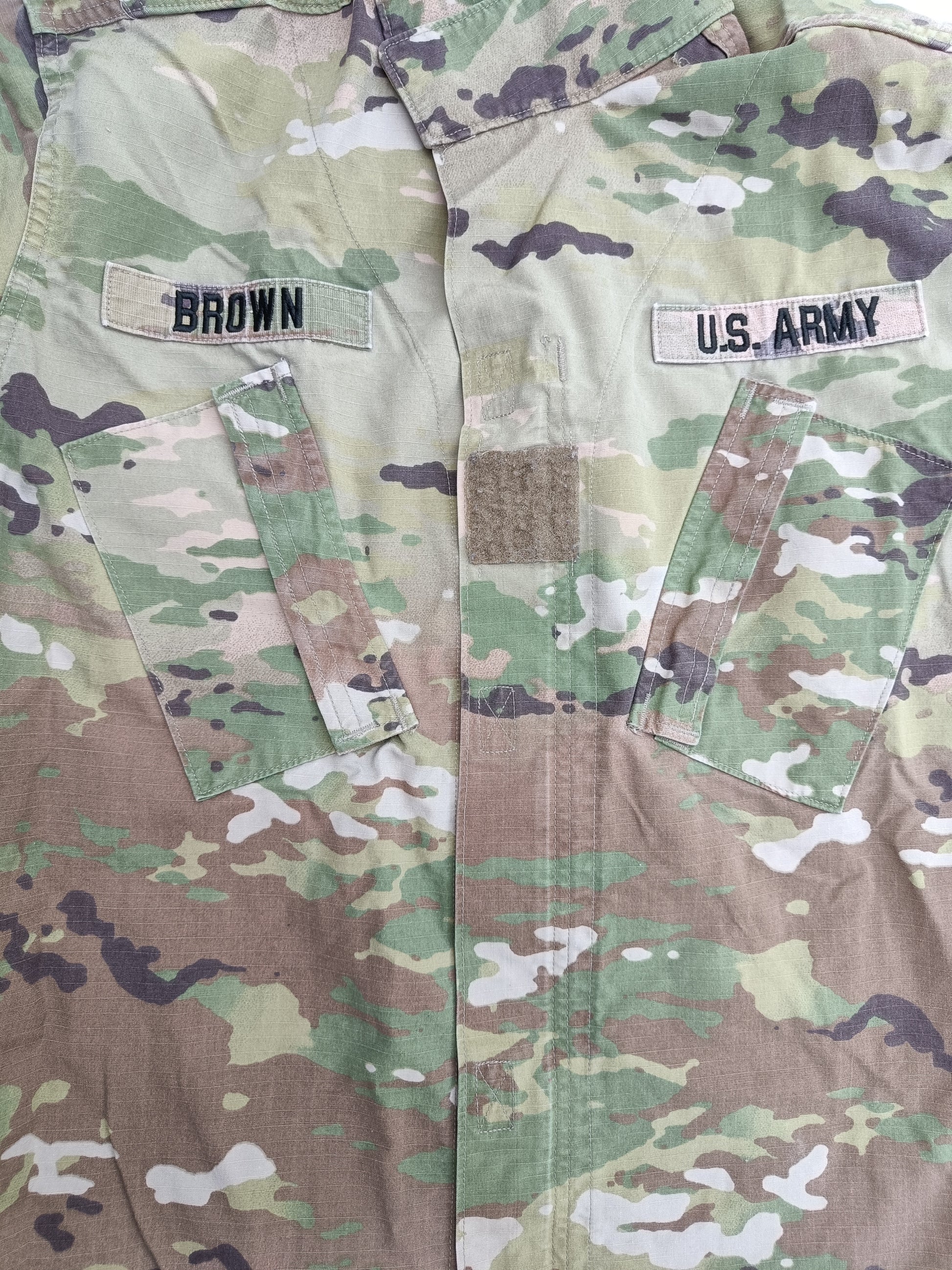 Blůza US ARMY SCORPION multicam ripstop /jako nová/ - pohled na blůzu se jménem a označením armády