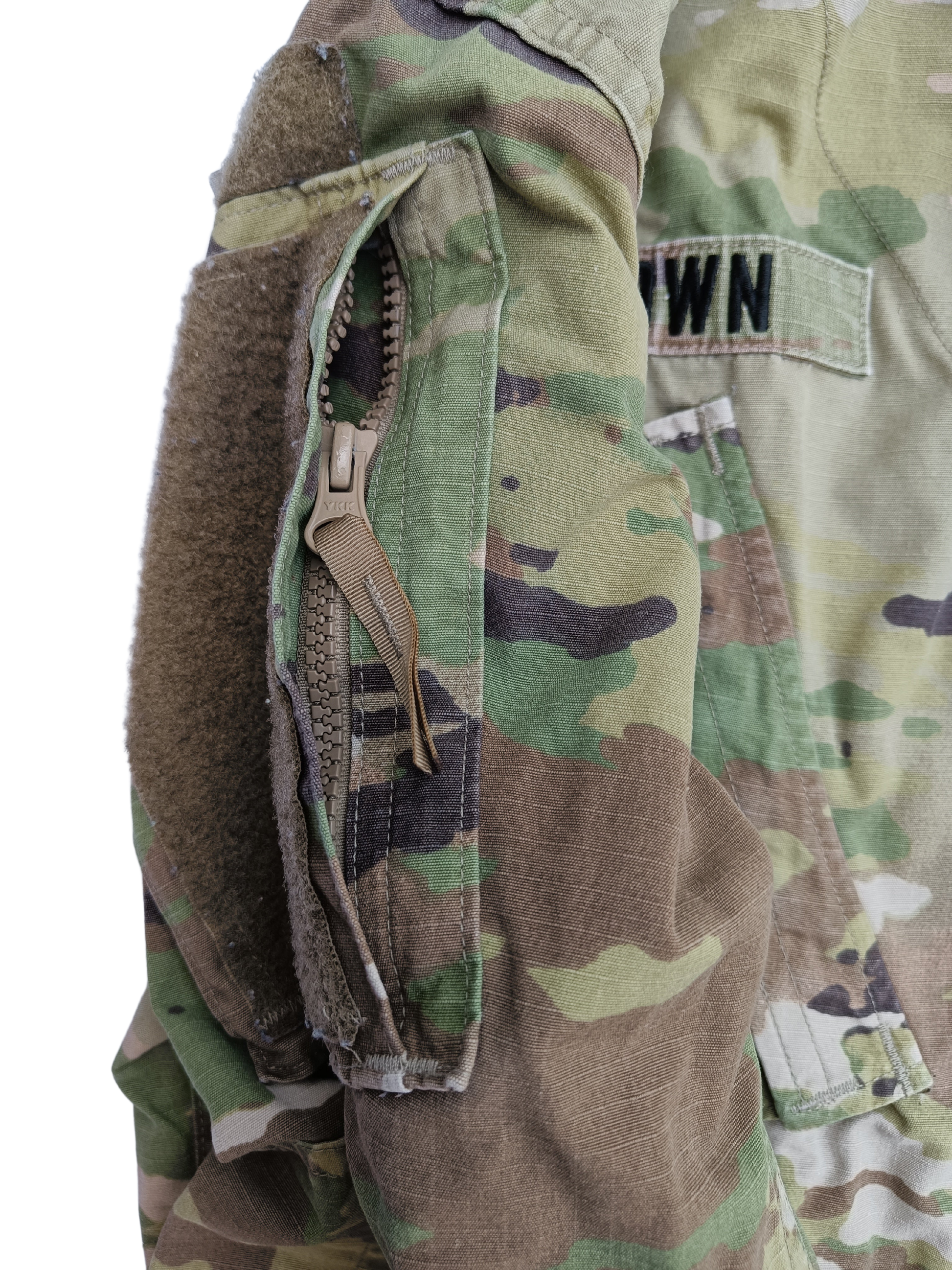 Blůza US ARMY SCORPION multicam ripstop /jako nová/ - detailnější pohled na kapsu která je na rukávech a zapíná se na zip