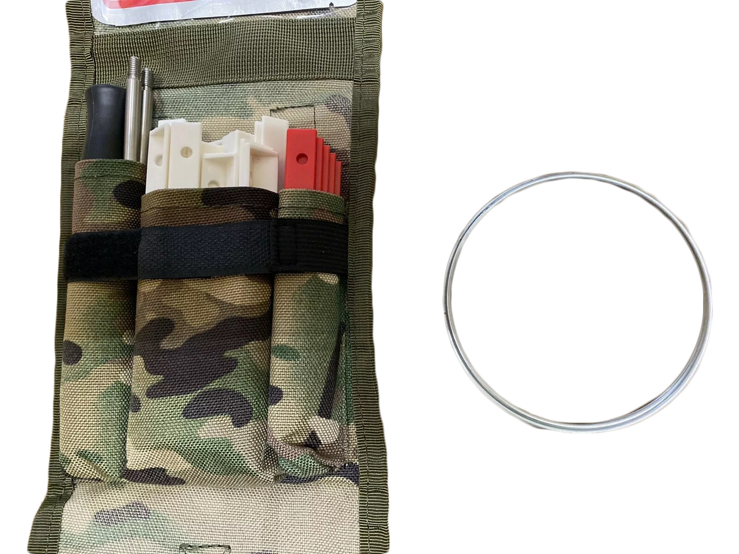 EOD bližší pohled na vytyčovací kolíky 