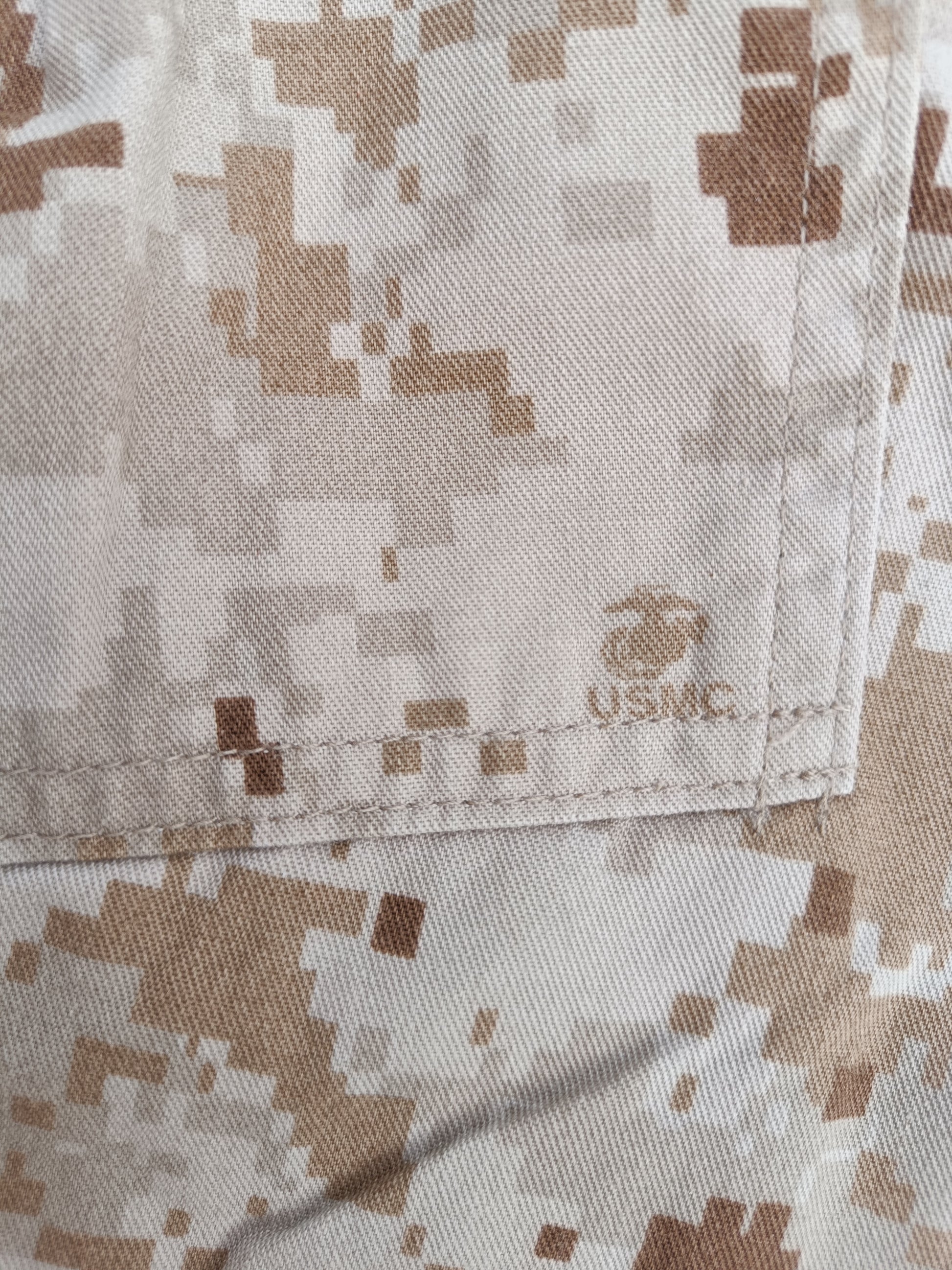 Originální blůza USMC digital marpat MCCUU nová - miniaturní symbol USMC EGA v pravidelných fázích návrhu, čímž se razí „autorská práva“ americké námořní pěchoty na tyto návrhy