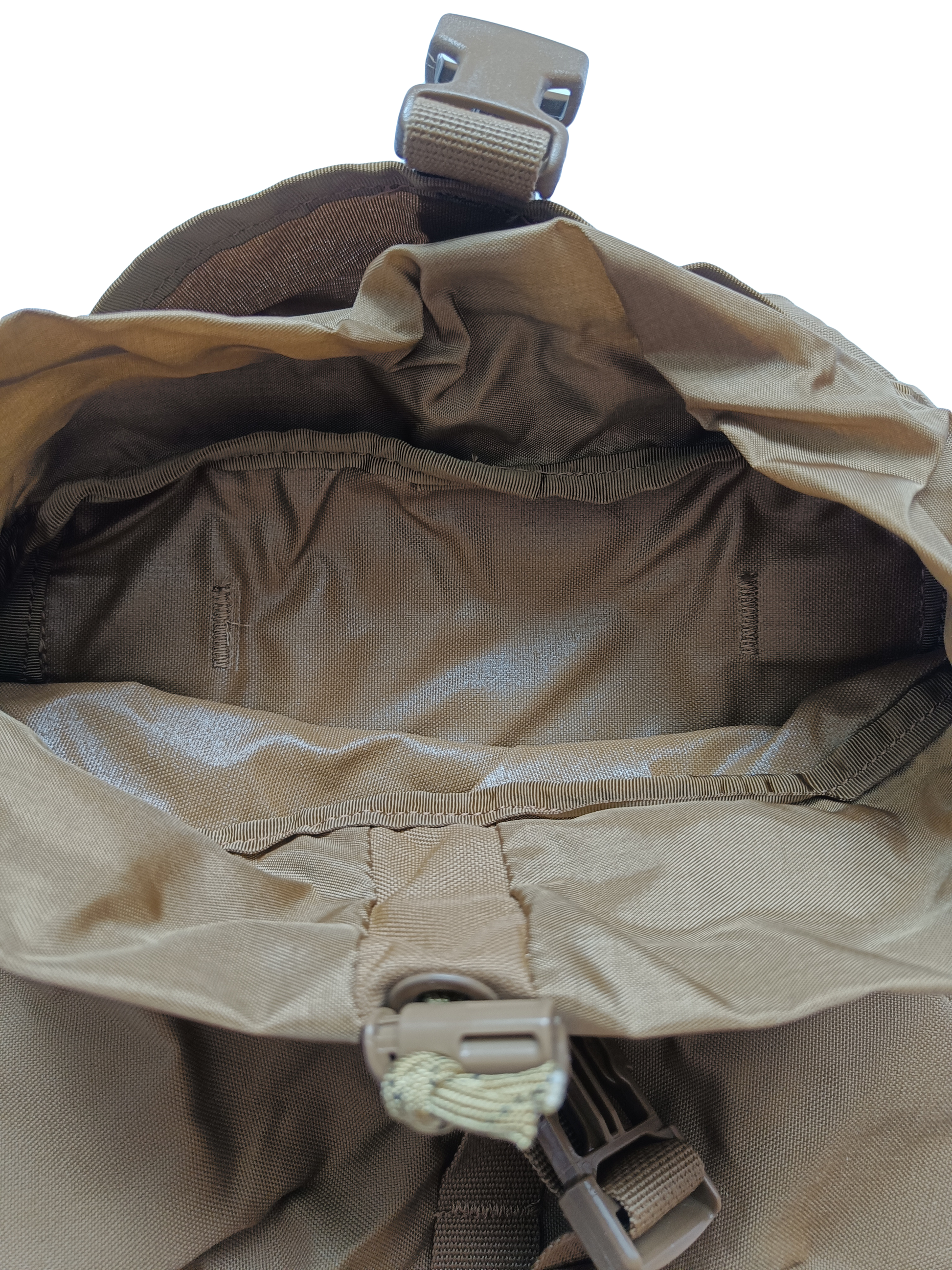 Vnitřek sumky je pogumovany